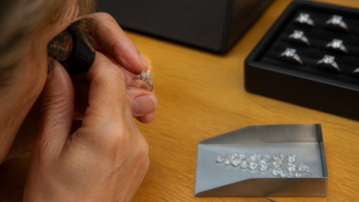 7 Affordable GIA Certified Engagement Rings That Deliver Value