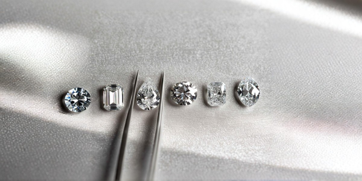 Diamond Clarity Explained: The Complete Guide to Grades, Charts, and Choosing the Best Stone
